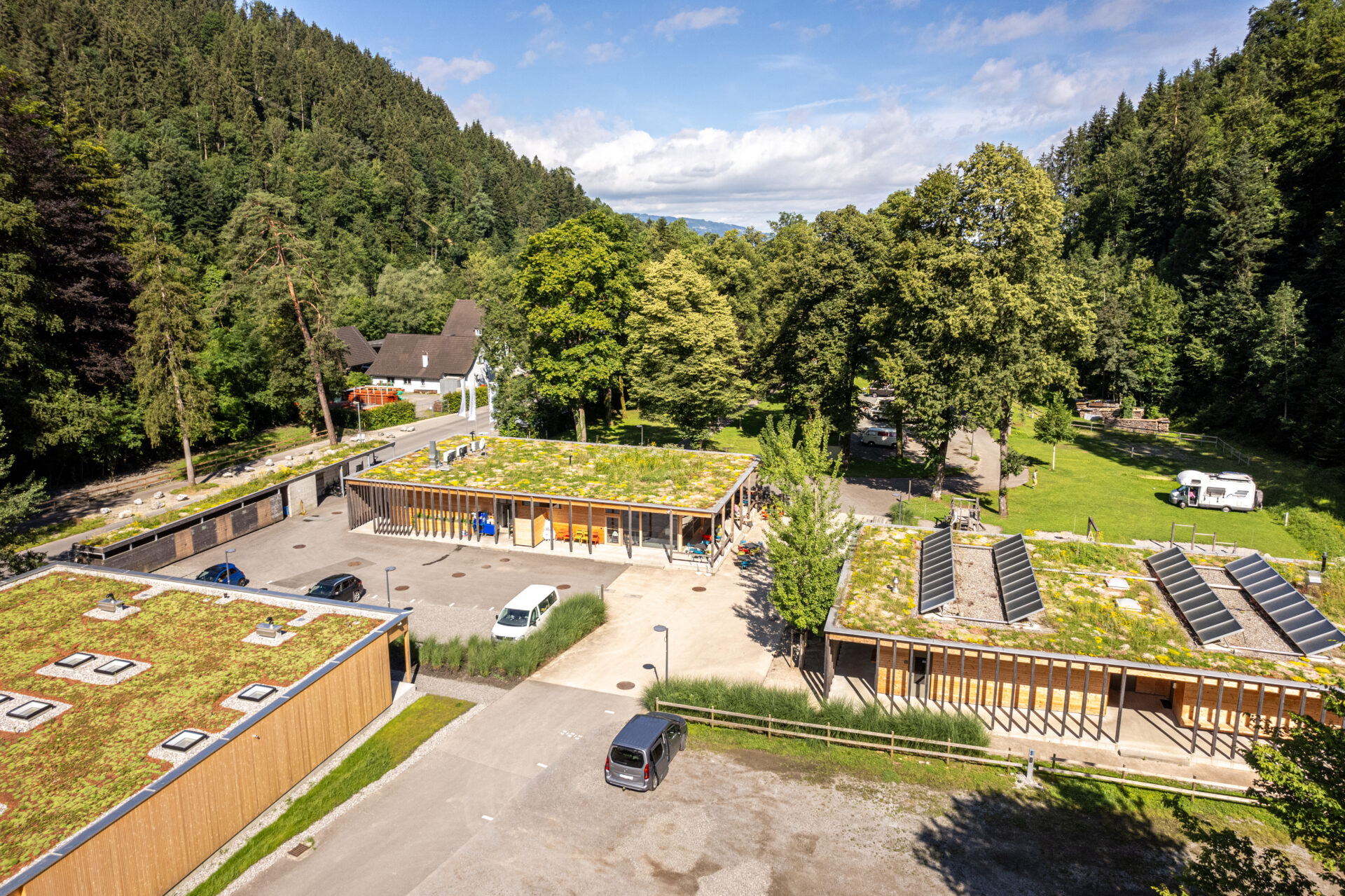 Drohnenaufnahme vom Camping Dornbirn mit Blick richtung Rheintal