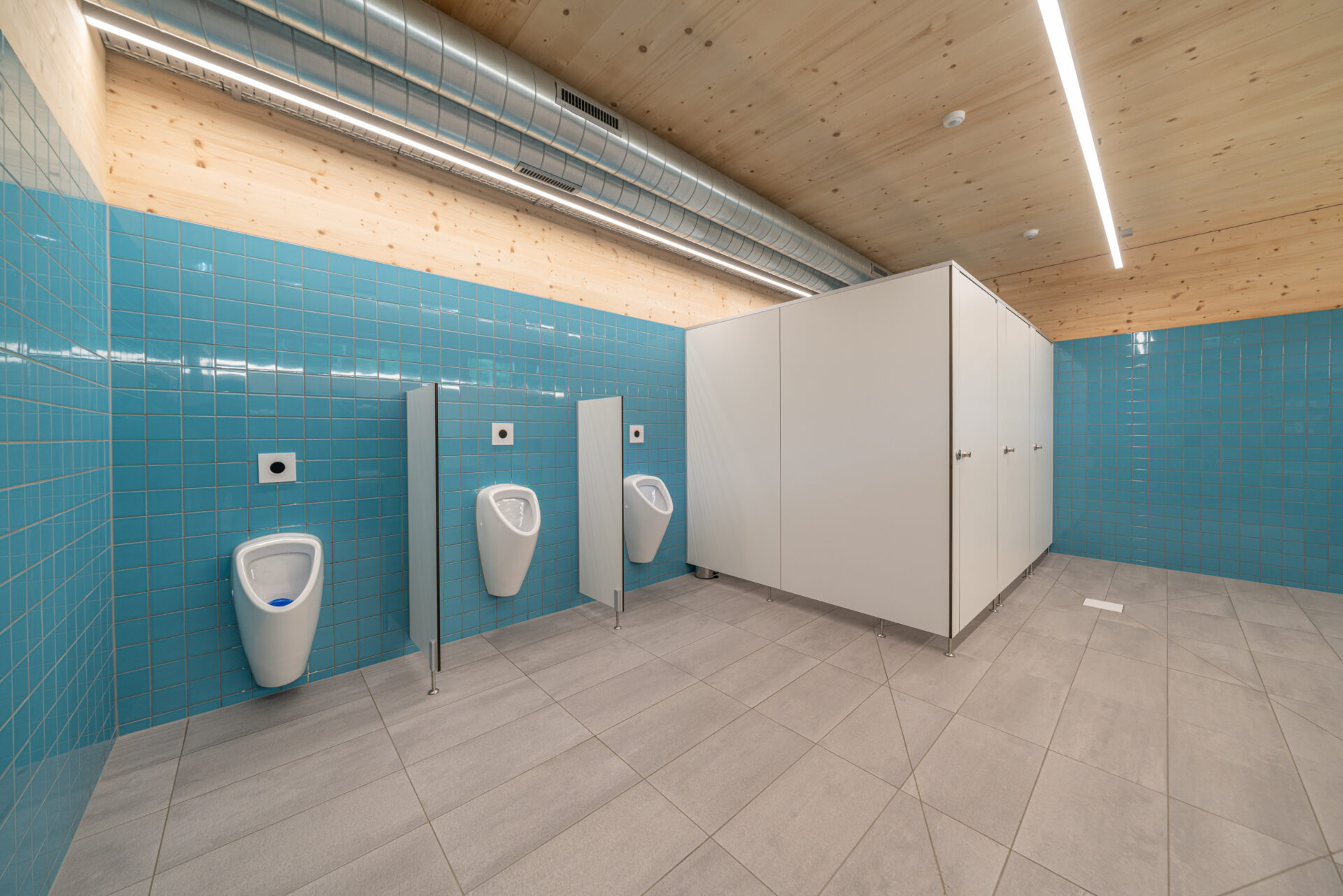 Campingplatz, Sanitärgebäude, Herren Toiletten